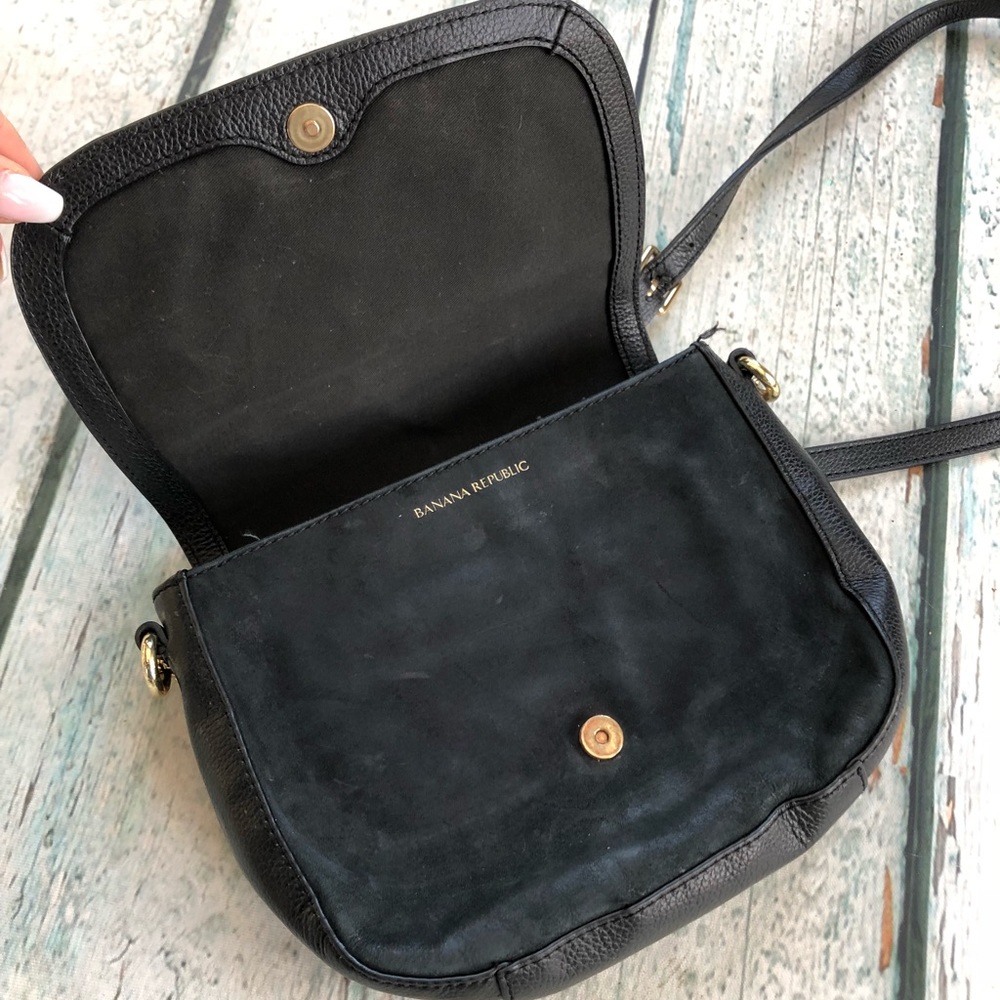 Banana Republic black cow leather purse crossbody bag Small chain neutral Womens - Picture 3 of 9